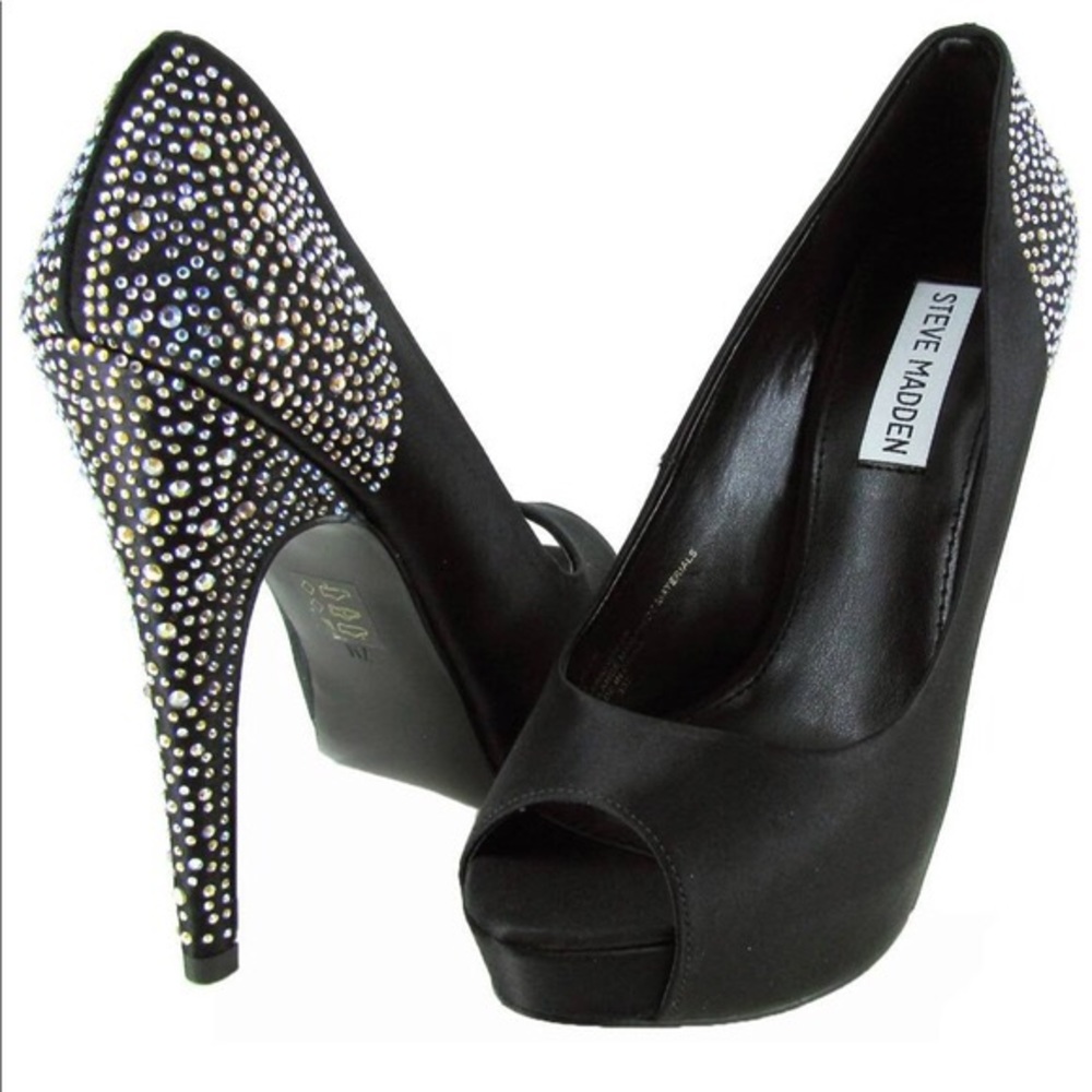 Steve Madden “Playy-r” Peep Toe pumps